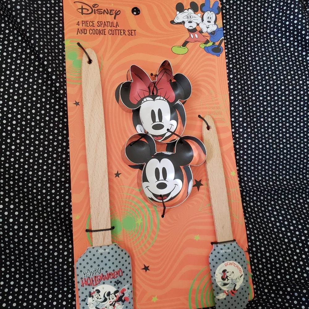 Mickey and Minnie mouse Halloween utensils